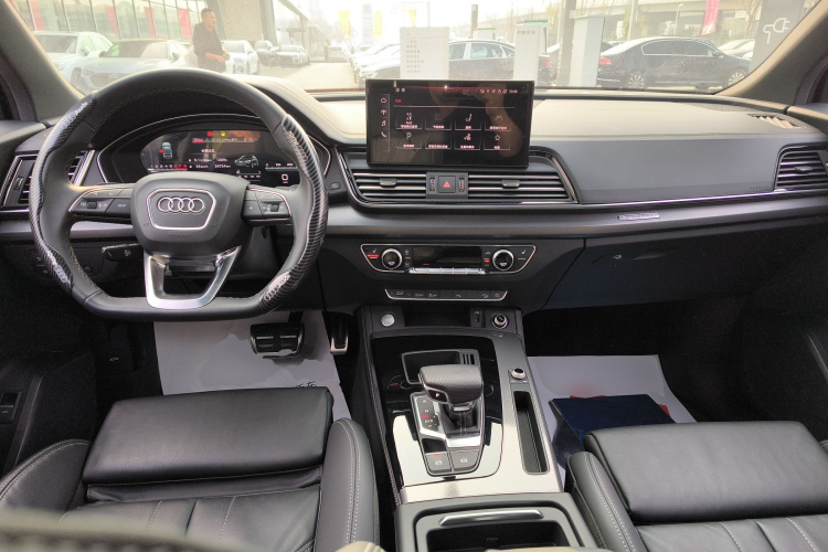 奥迪Q5L 2024款 40 TFSI 豪华动感型中控内饰12
