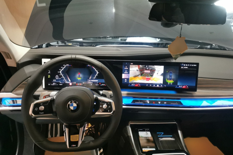 宝马7系 2023款 735Li M运动套装中控内饰7002