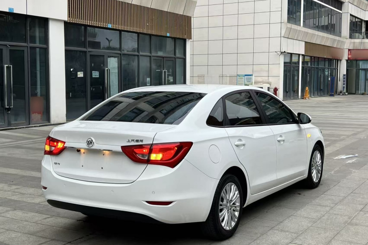 别克 英朗 2017款 15N 自动精英型车身外观7