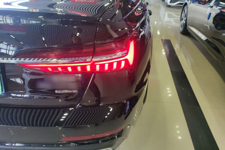 奥迪A6L 2021款 45 TFSI 臻选动感型车身外观9
