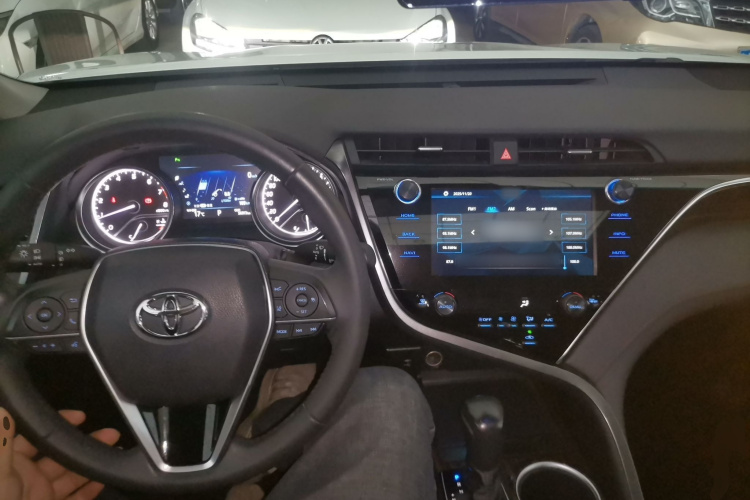丰田 凯美瑞 2019款 改款 2.0G 豪华版中控内饰7002
