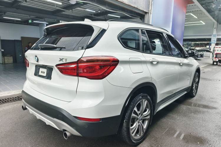 宝马X1 2016款 xDrive20Li 豪华型车身外观6007