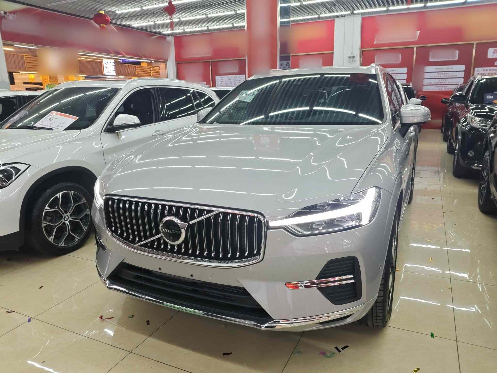 沃尔沃XC60新能源 2025款 插电式混动 长续航四驱智远豪华版(2)