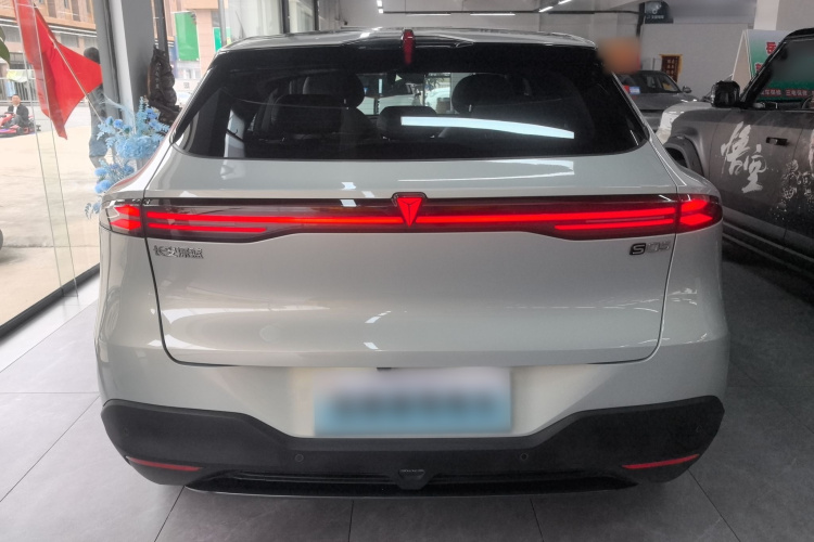 深蓝汽车 深蓝S05 2024款 510Ultra纯电版车身外观6