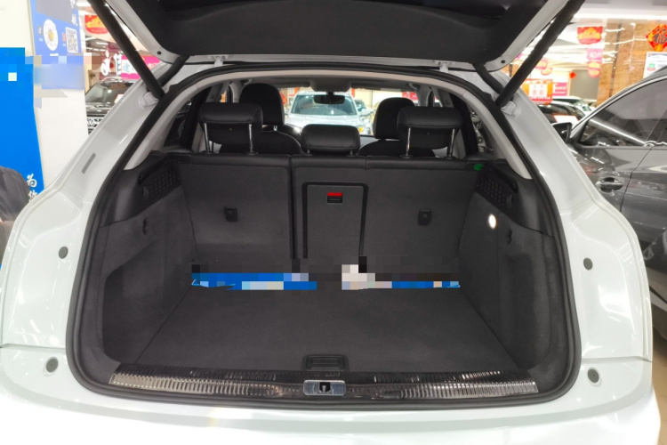 奥迪Q3 2018款 30周年年型 30 TFSI 时尚型机舱底盘23