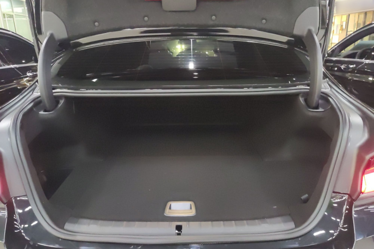 宝马5系新能源 2022款 改款二 535Le M运动套装机舱底盘23