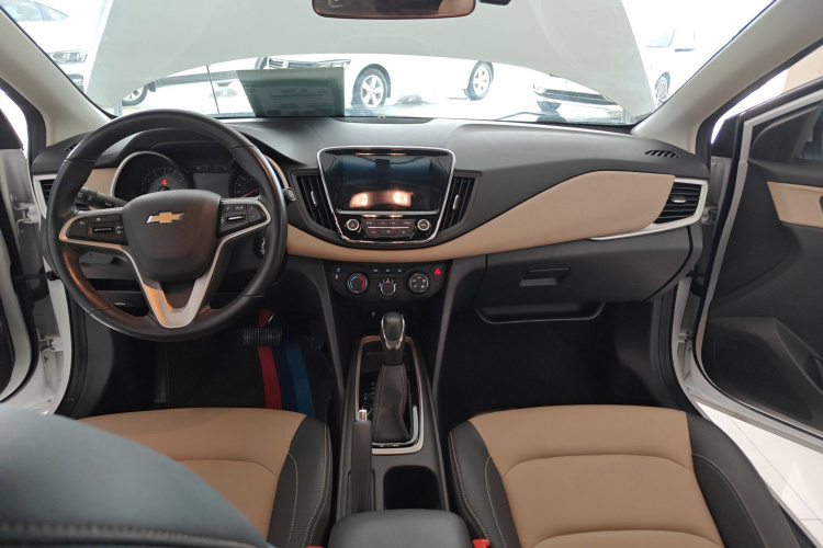 雪佛兰 科鲁泽 2022款 320 自动悦享版中控内饰7003