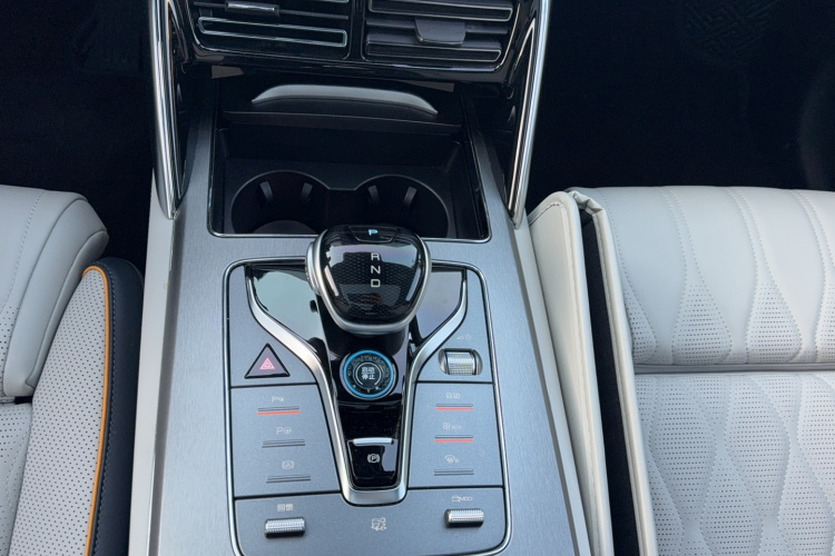 比亚迪 唐新能源 2022款 EV 635KM 四驱旗舰型局部细节18