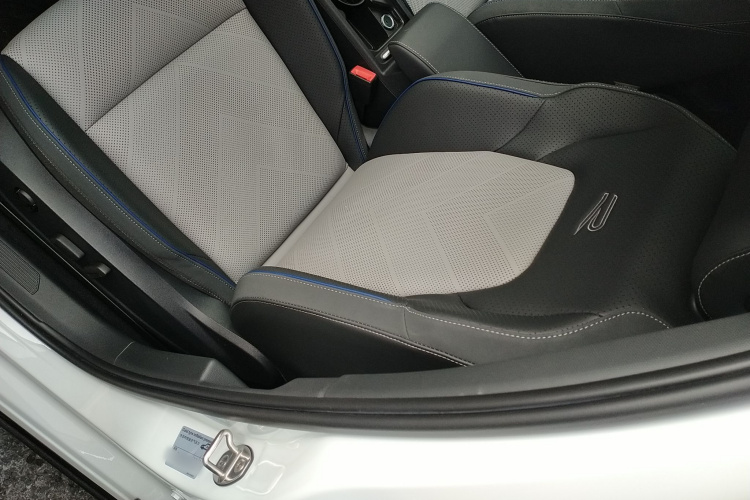 大众 高尔夫 2025款 改款 300TSI R-Line中控内饰19