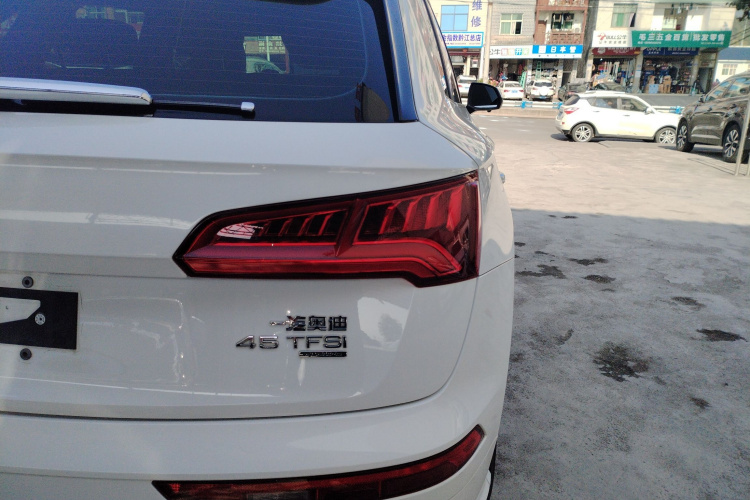奥迪Q5L 2018款 40 TFSI 荣享时尚型 国V车身外观9