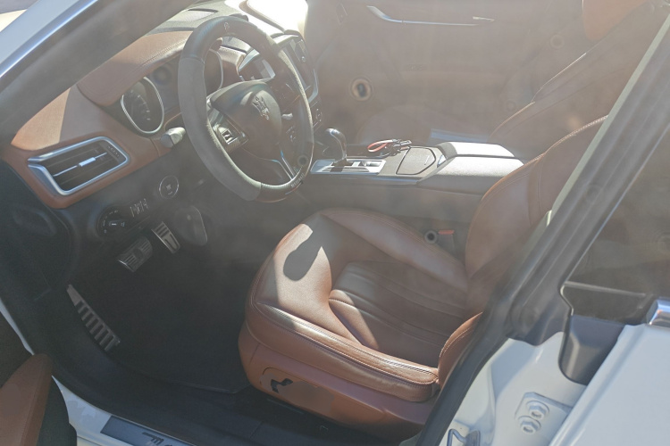 玛莎拉蒂 Ghibli 2014款 3.0T 标准版中控内饰19