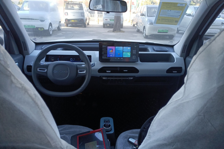 吉利银河 2024款 熊猫mini 200km 耐力熊中控内饰12