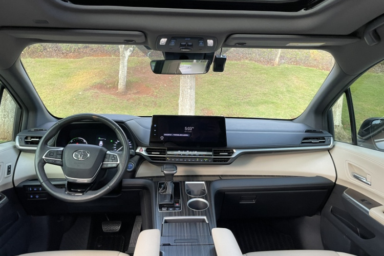 丰田 格瑞维亚 2022款 2.5L混动 尊爵版中控内饰7009