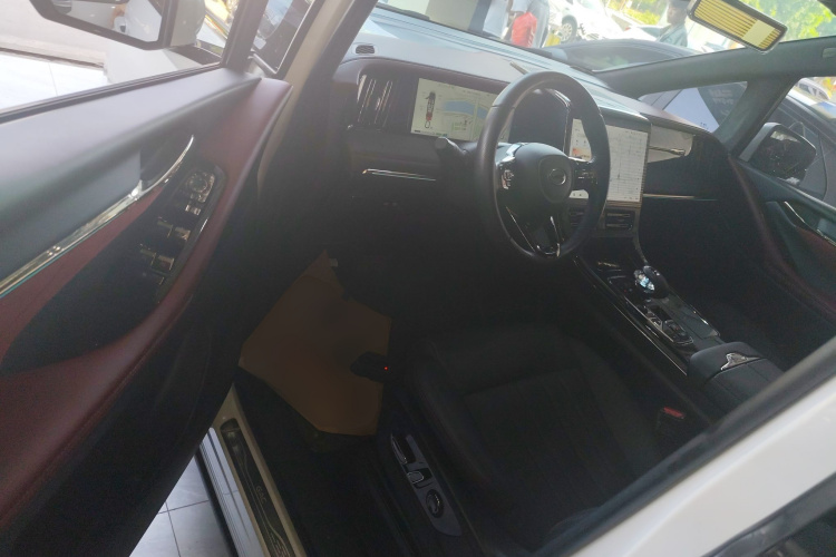 广汽传祺 传祺M8 2023款 宗师系列 双擎 御尊版中控内饰20