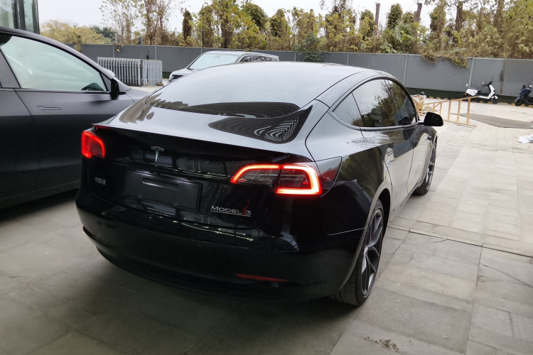 特斯拉 Model 3 2022款 Performance高性能全轮驱动版车身外观7