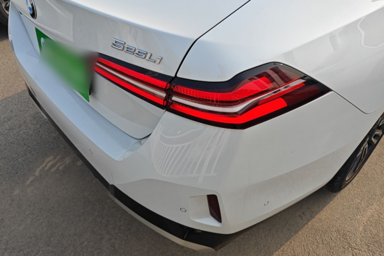 宝马5系 2024款 525Li M运动套装车身外观9