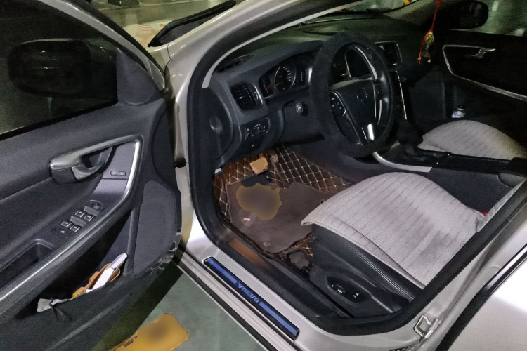 沃尔沃S60 2017款 S60L T3 智进版中控内饰20