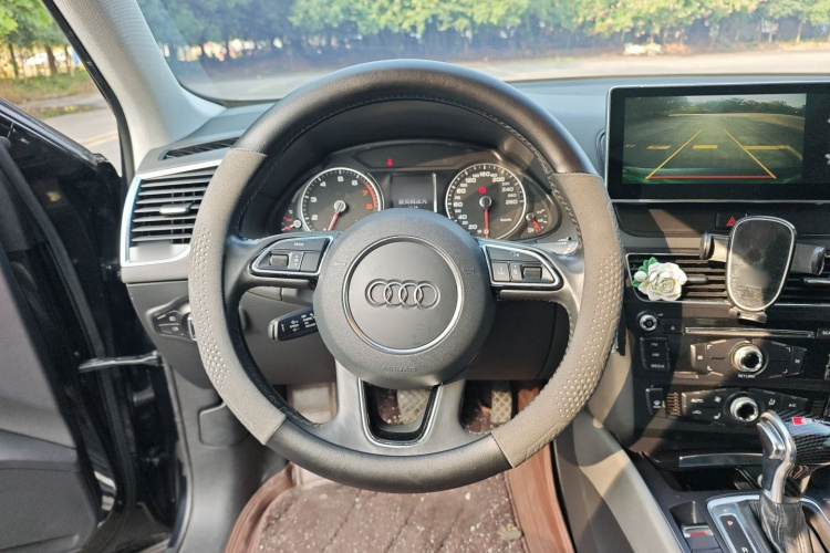 奥迪Q5 2018款 典藏版 40 TFSI 进取型中控内饰13