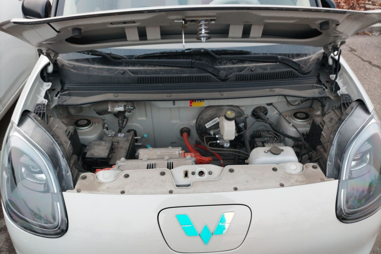 五菱汽车 宏光MINIEV 2025款 四门版 臻享+款机舱底盘24