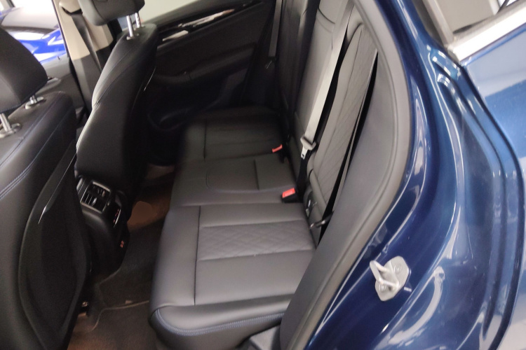 宝马iX3 2022款 领先型中控内饰7004