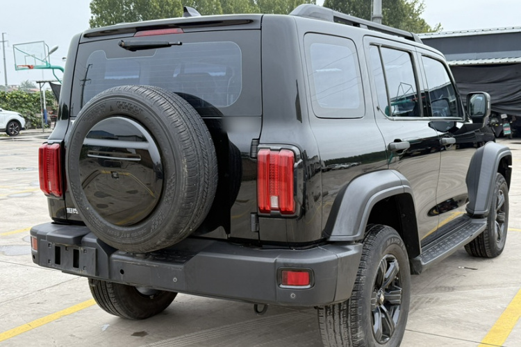 坦克300 2023款 越野版 2.0T 挑战者车身外观6004