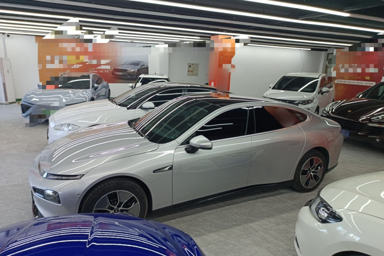 小鹏P7 2023款 P7i 702 Max车身外观4