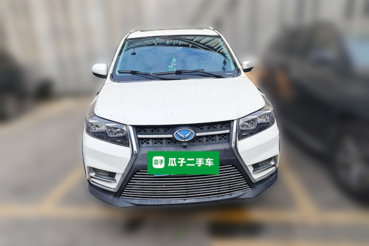 北汽幻速S3 2016款 S3L 1.5L 手动尊贵型车身外观2