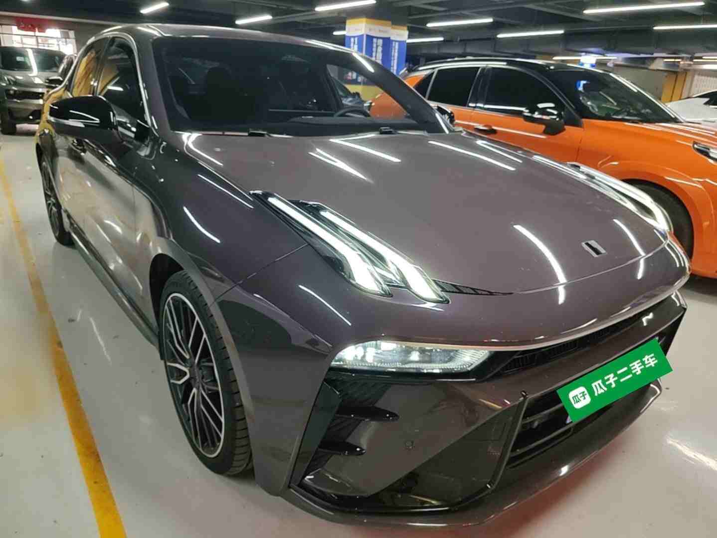 车辆右前45度外观展示