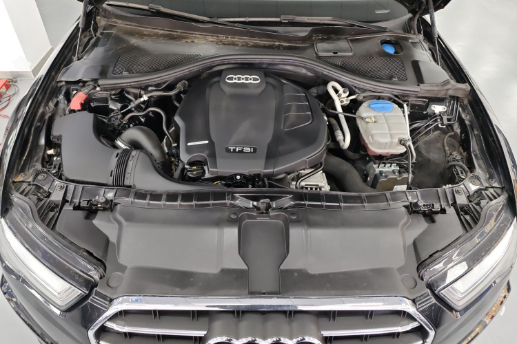 奥迪A6L 2018款 35 TFSI 典藏版机舱底盘24