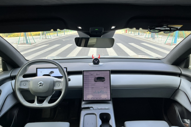 蔚来ET5 2022款 75kWh中控内饰7003