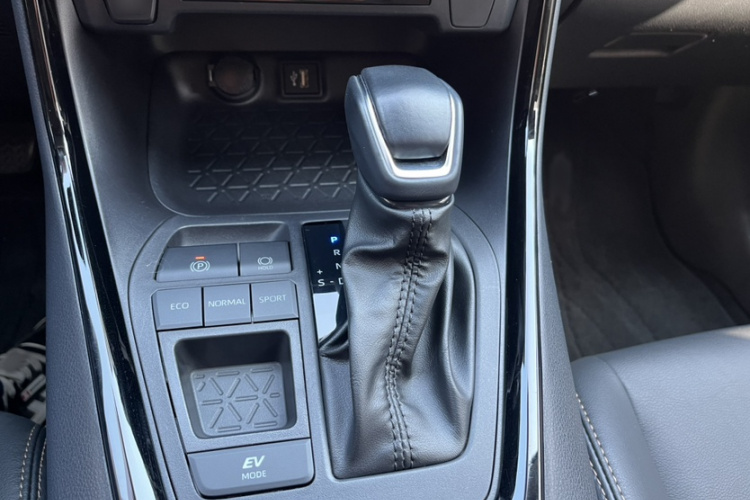 丰田 威兰达 2024款 双擎 2.5L E-CVT两驱豪华PLUS版局部细节18