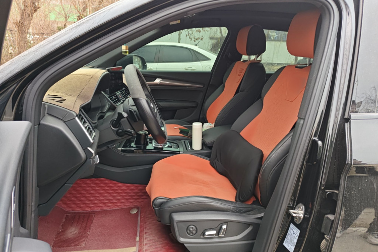 奥迪Q5L 2023款 40T 豪华动感型中控内饰19