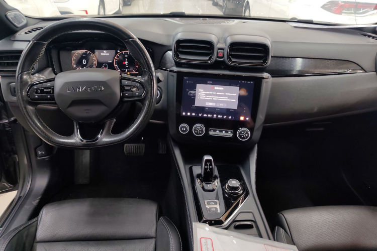 领克03 2022款 2.0TD DCT劲Pro中控内饰7002