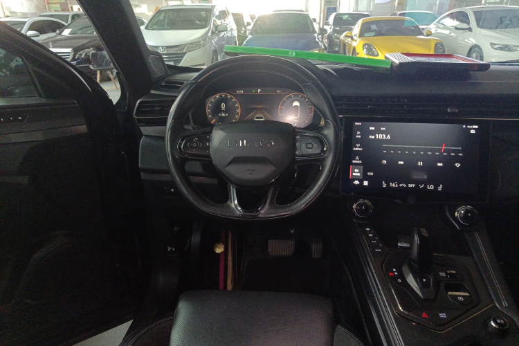 领克01 2021款 2.0TD 四驱暗夜版中控内饰13