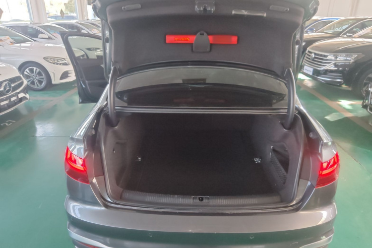 奥迪A4L 2023款 40 TFSI 时尚动感型机舱底盘23