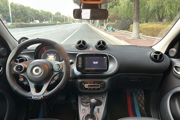 smart forfour 2016款 0.9T 66千瓦先锋版中控内饰7005