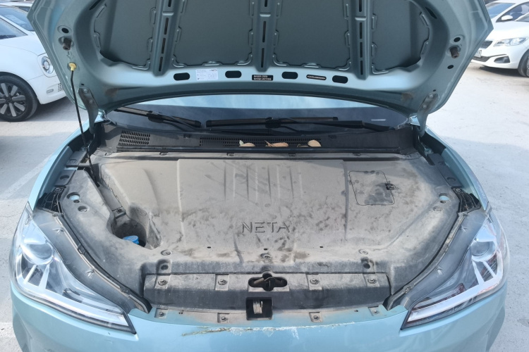 哪吒汽车 哪吒V 2021款 长续航娱乐版升级型机舱底盘24