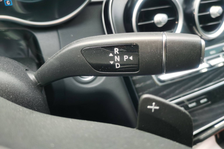 奔驰C级 2019款 改款 C 260 L 运动版局部细节18