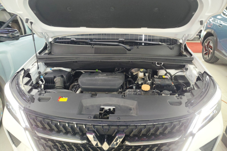 五菱汽车 五菱星辰 2021款 1.5T CVT星辉版机舱底盘24