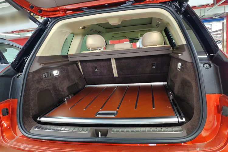 鸿蒙智行 问界M9 2024款 增程 Ultra版 52kWh 5座版机舱底盘23