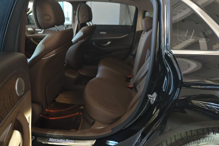 奔驰E级 2023款 E 260 L 4MATIC中控内饰21