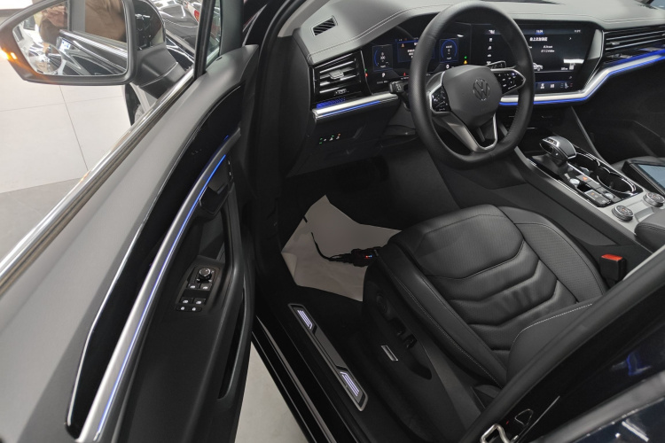 大众 途锐 2022款 2.0TSI 锐尚版中控内饰7003