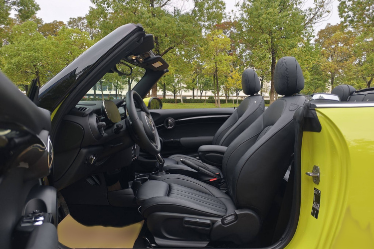 MINI 2023款 2.0T COOPER S CABRIO 艺术家局部细节19