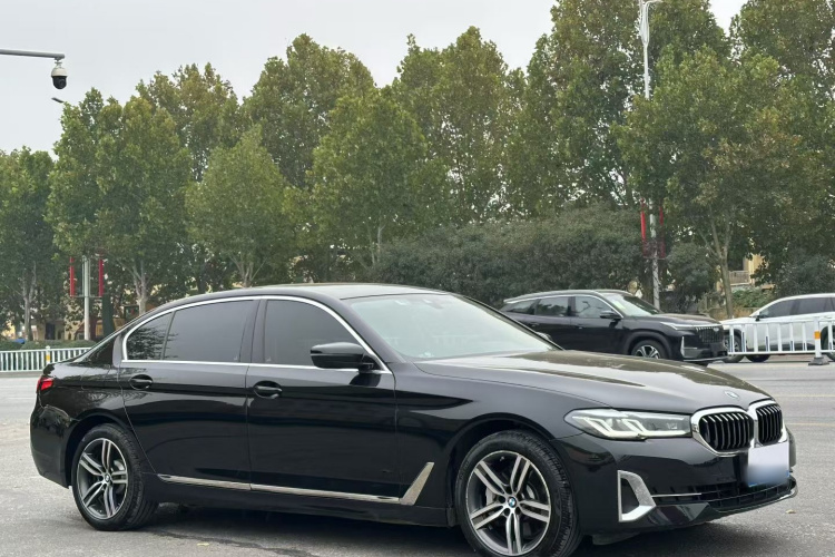 宝马5系 2022款 改款 530Li 领先型 豪华套装车身外观3