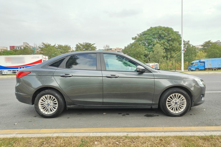 福特 福睿斯 2015款 1.5L 自动舒适型车身外观6004