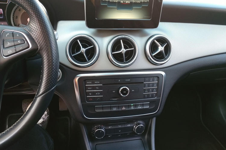 奔驰CLA 2016款 CLA 200 时尚型局部细节16