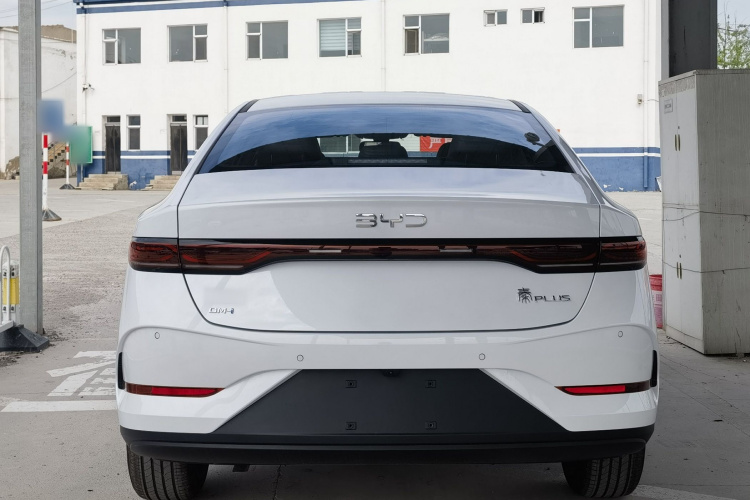 比亚迪 秦PLUS 2025款 DM-i 智驾版 55KM领先型车身外观6002