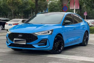 福特 福克斯 2022款 三厢 EcoBoost 180 自动S版