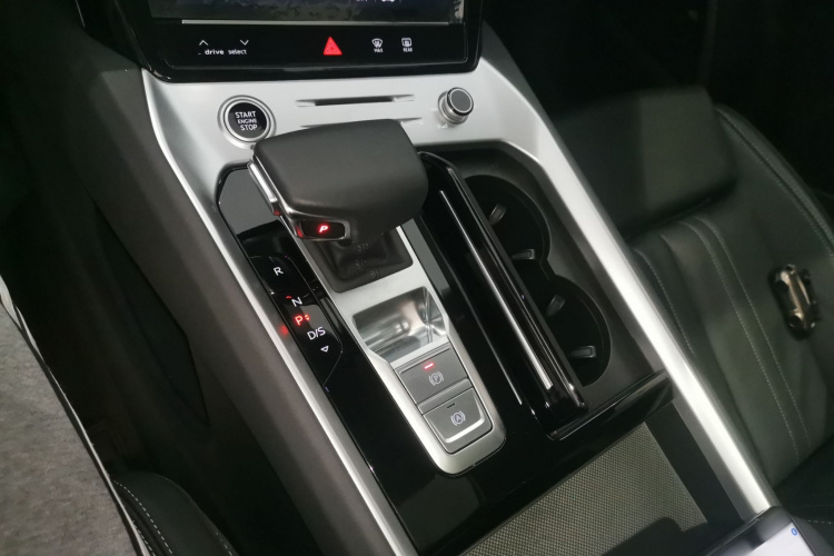 奥迪Q6 2024款 40 TFSI quattro 观云型 羽林套装 7座局部细节18