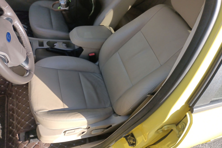 福特 福克斯 2013款 两厢经典 1.8L 手动时尚型局部细节19